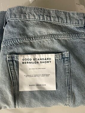 Good American Women’s Light Blue Relaxed Denim Bermuda